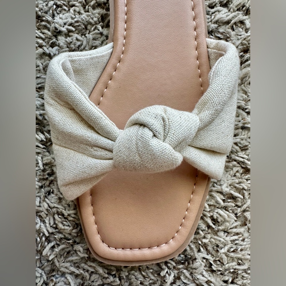 Old Navy Women Cream Sandals